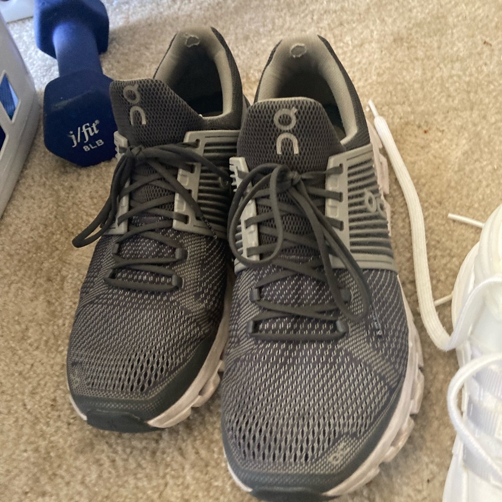 Men’s ON tennis shoes